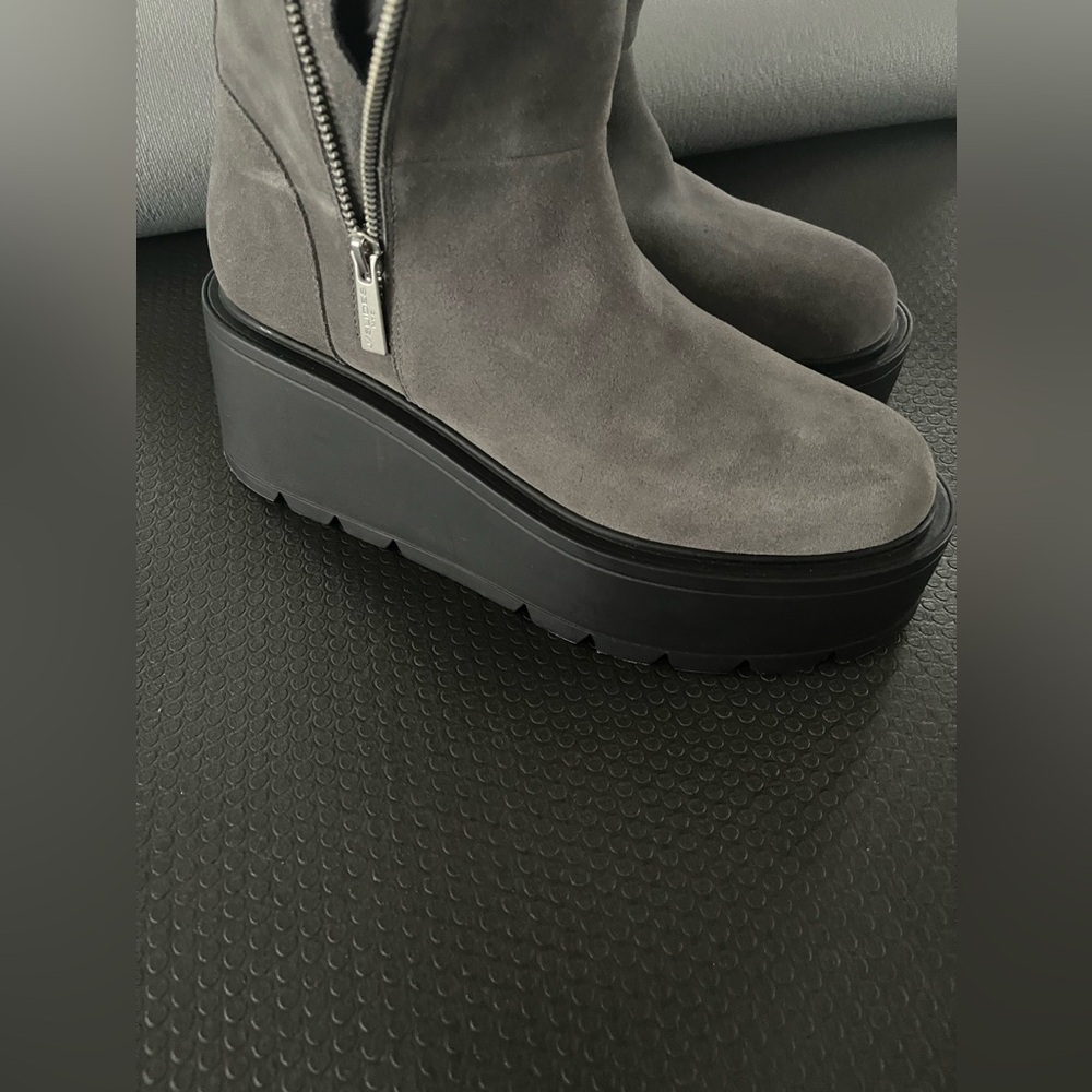 Platform J Slides Gray Boots